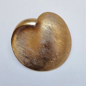 Vintage Crown Trifari Abstract Apple Heart Brooch Sculptural Modernist Gold Tone